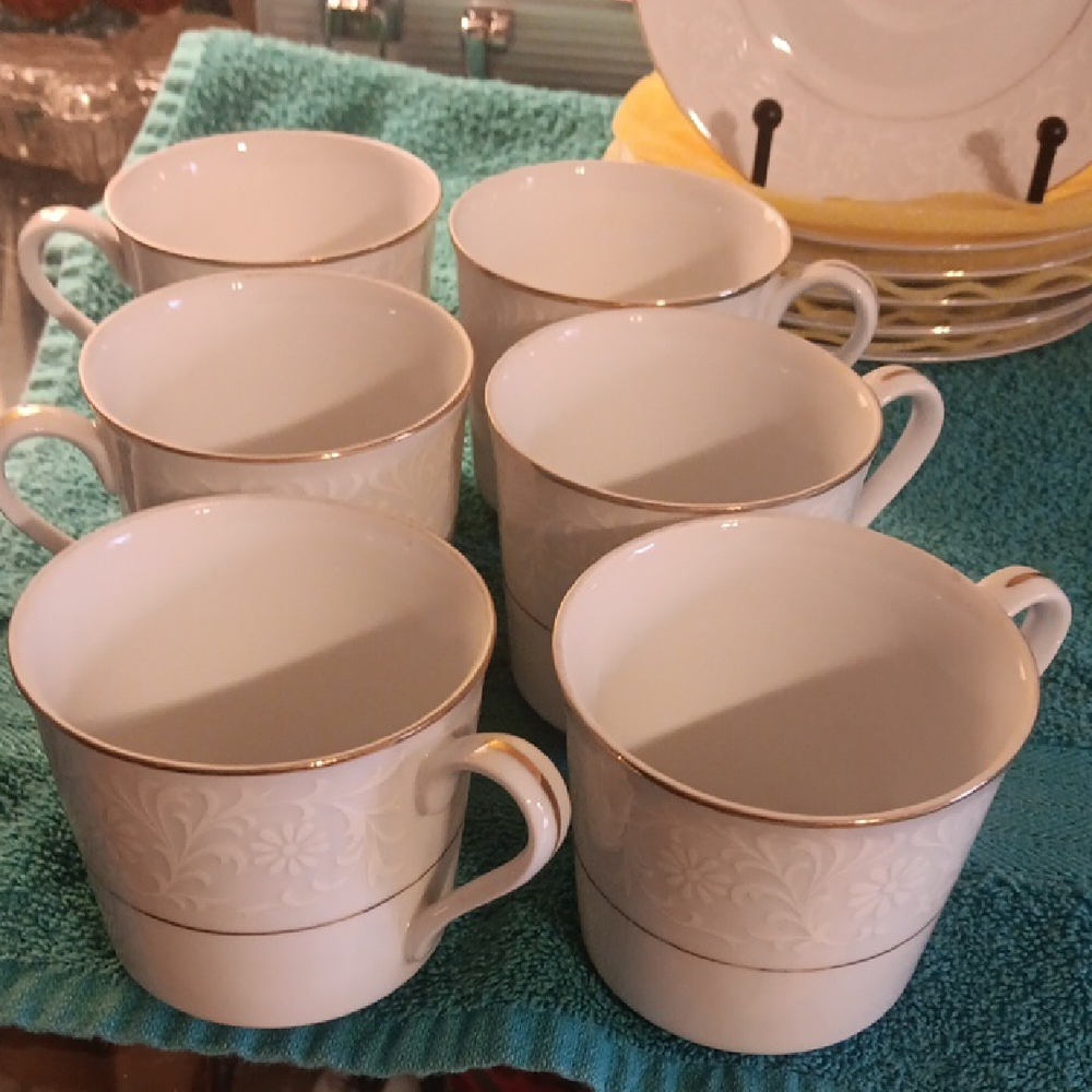 Classic White Mug Set - Picture 4 of 10